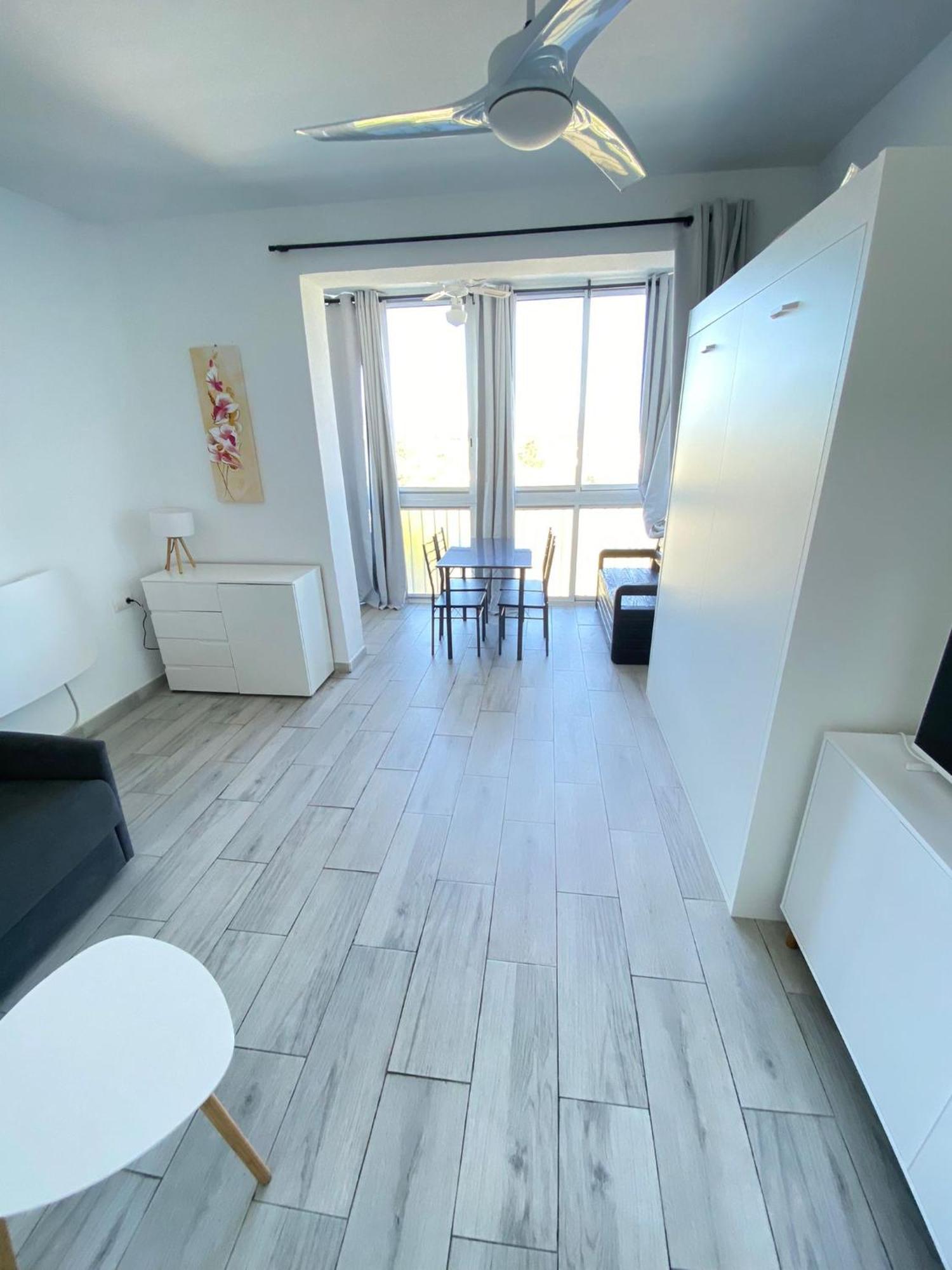 Studio Avec Piscine Et Parking Ρόζες Εξωτερικό φωτογραφία