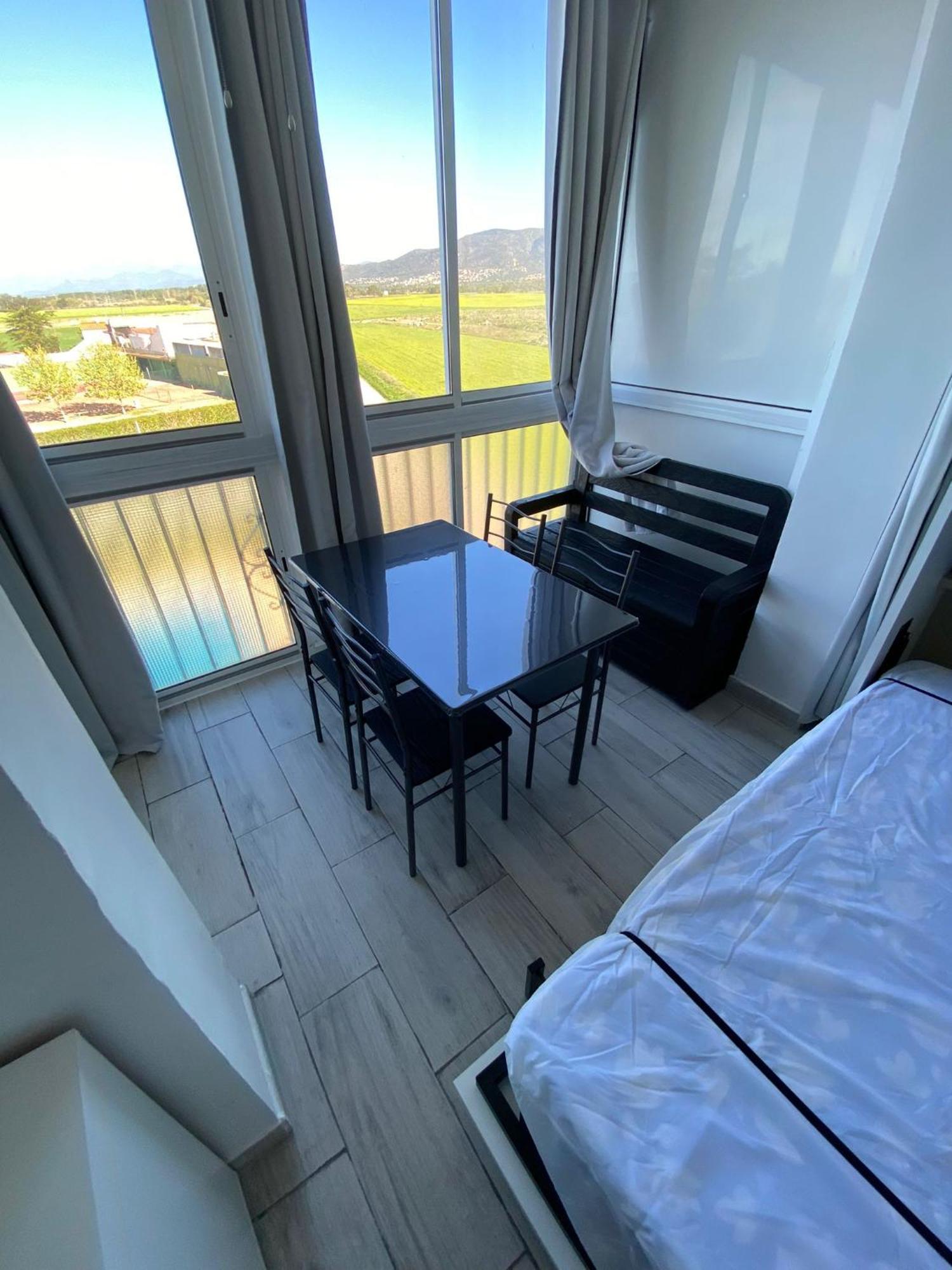Studio Avec Piscine Et Parking Ρόζες Εξωτερικό φωτογραφία