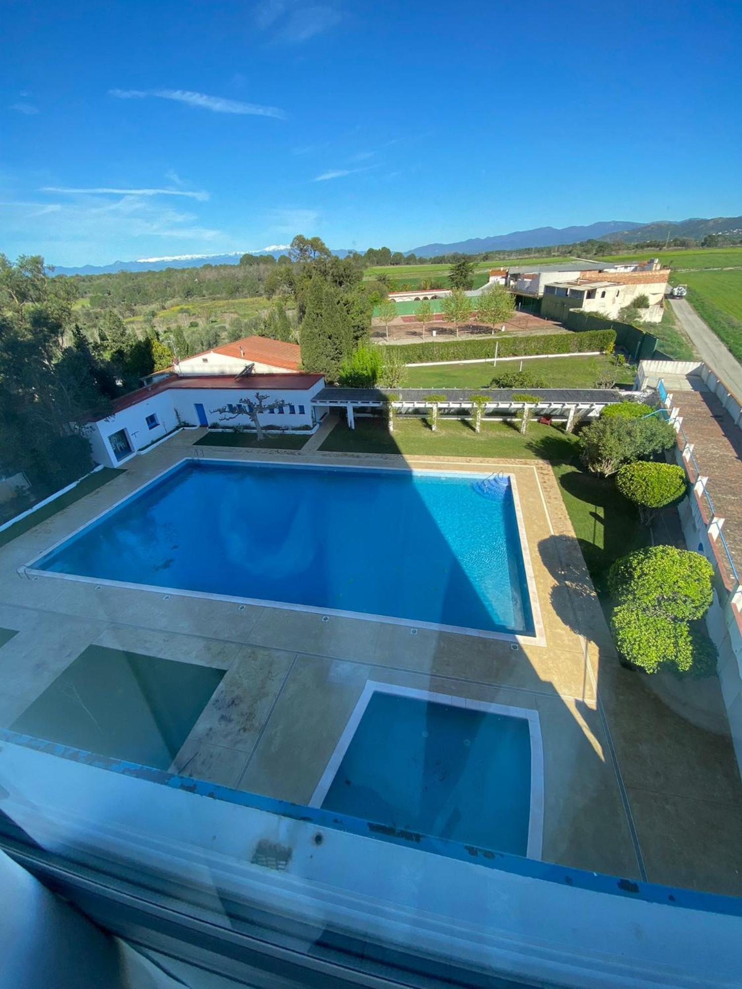 Studio Avec Piscine Et Parking Ρόζες Εξωτερικό φωτογραφία